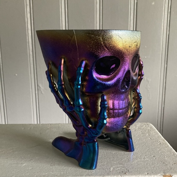 NWT Purple Blue Iridescent Oil Slick Skull 💀 in Hands Snack or Candy Bowl Decor - Picture 4 of 17